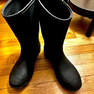 Like new size 7 girls rain/snow boots